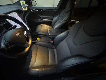 TESLA Model S 75d