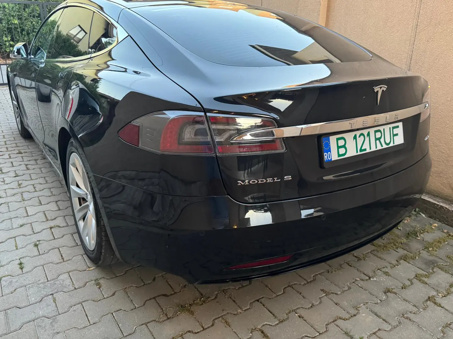 TESLA Model S 75d