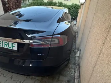 TESLA Model S 75d