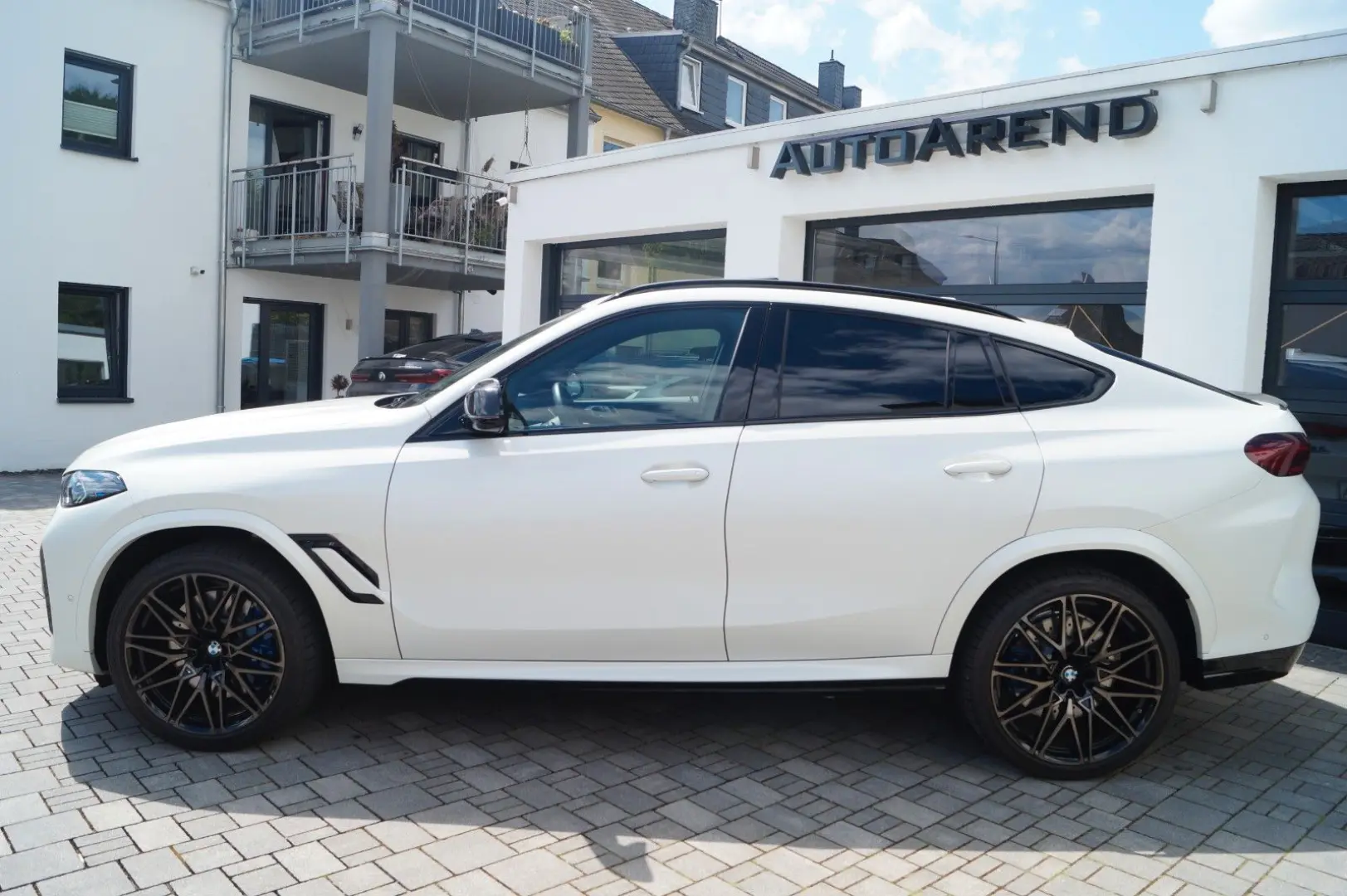 X6 M Competition *Facelift, Frozen white, Sky*