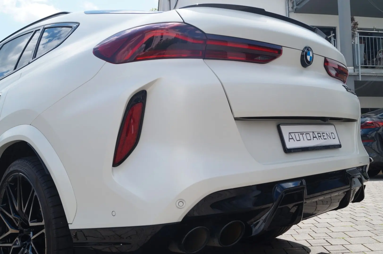 X6 M Competition *Facelift, Frozen white, Sky*