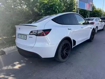 Tesla Model Y Long Range