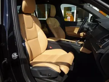 XC90 T8 Plus Bright Plug-In AHK Luftfw ACC HUD