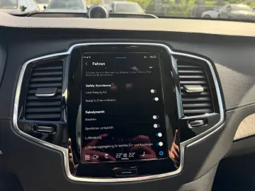 XC90 Ultimate Dark Recharge Plug-In Hybrid AWD T
