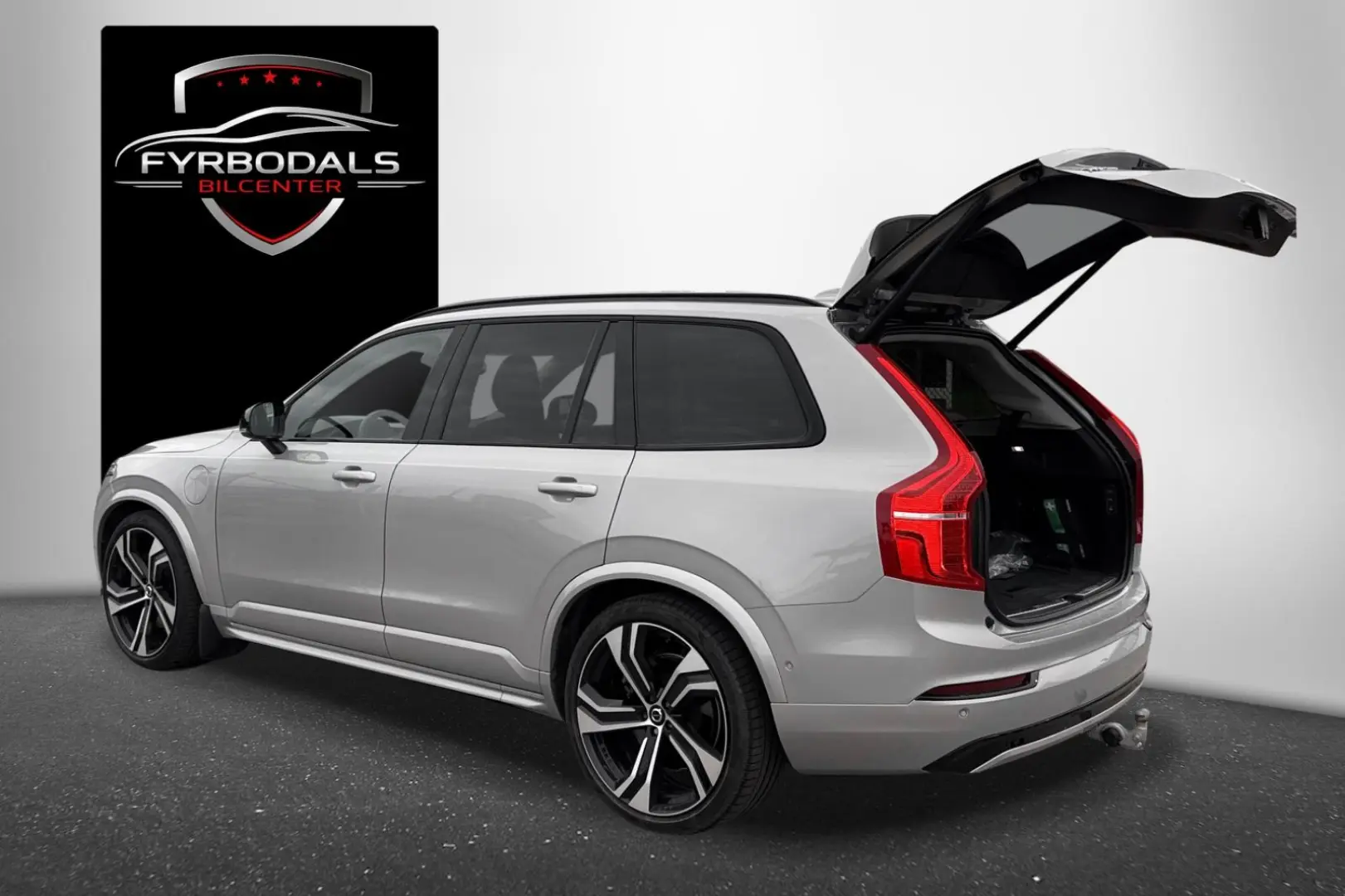 XC90 T8 AWD 456hp Plug-In ULT-Dark Recharge *VAT