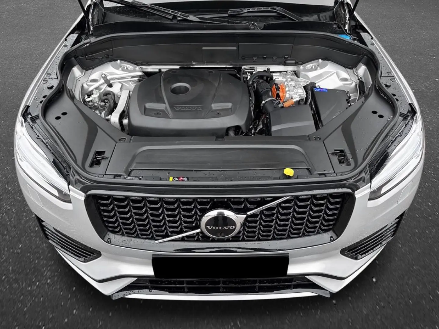 XC90 T8 AWD 456hp Plug-In ULT-Dark Recharge *VAT