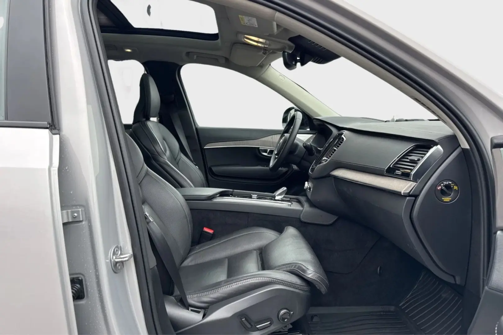XC90 T8 AWD 456hp Plug-In ULT-Dark Recharge *VAT