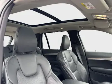 XC90 T8 AWD 456hp Plug-In ULT-Dark Recharge *VAT