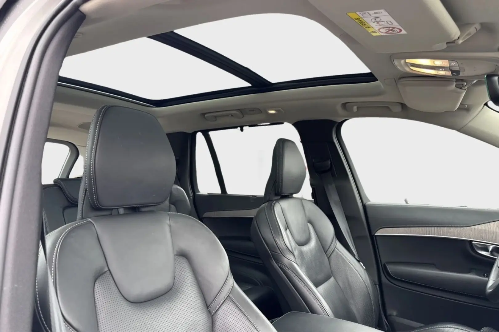 XC90 T8 AWD 456hp Plug-In ULT-Dark Recharge *VAT