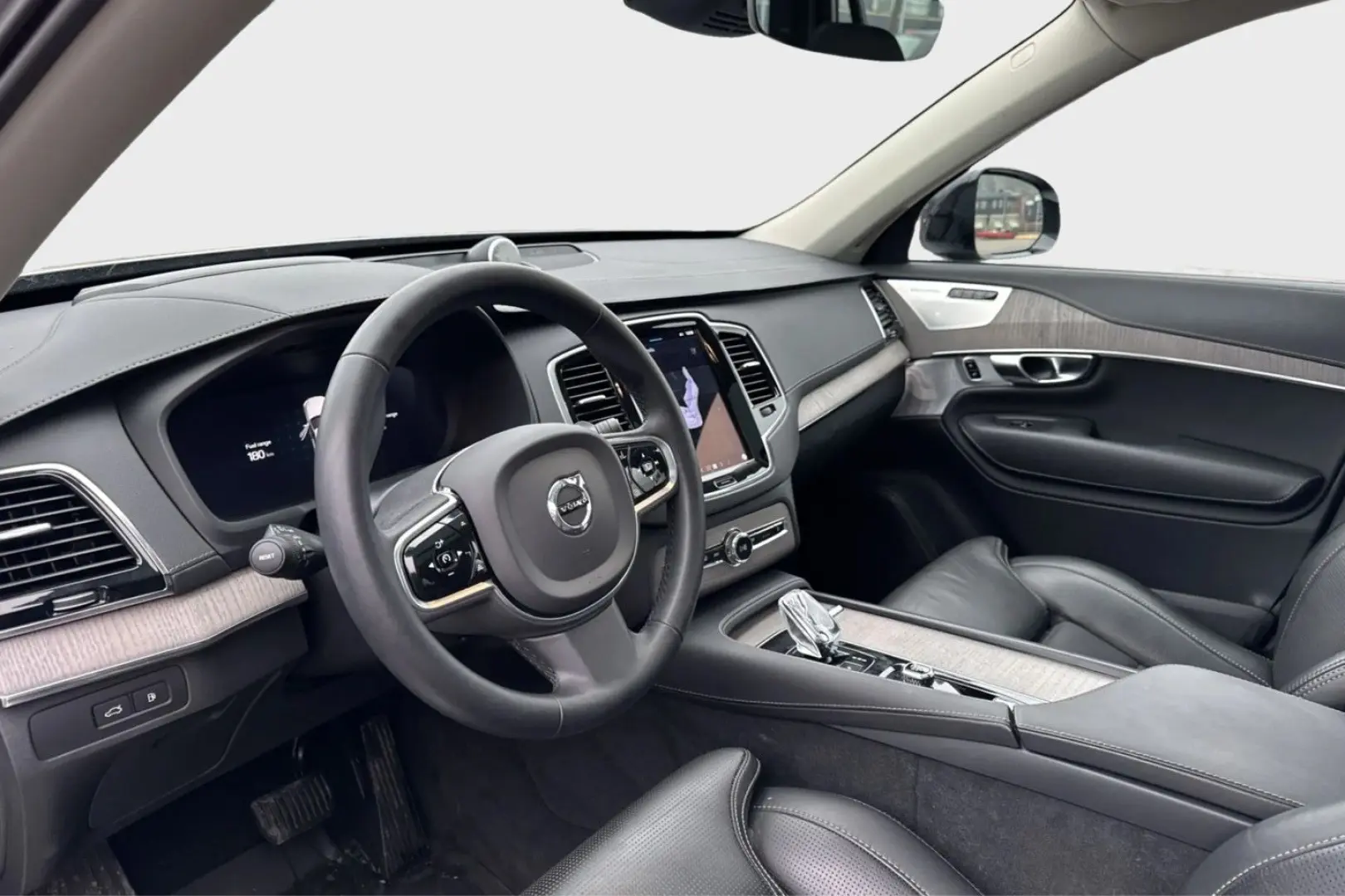 XC90 T8 AWD 456hp Plug-In ULT-Dark Recharge *VAT