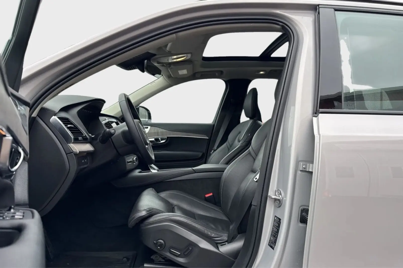 XC90 T8 AWD 456hp Plug-In ULT-Dark Recharge *VAT