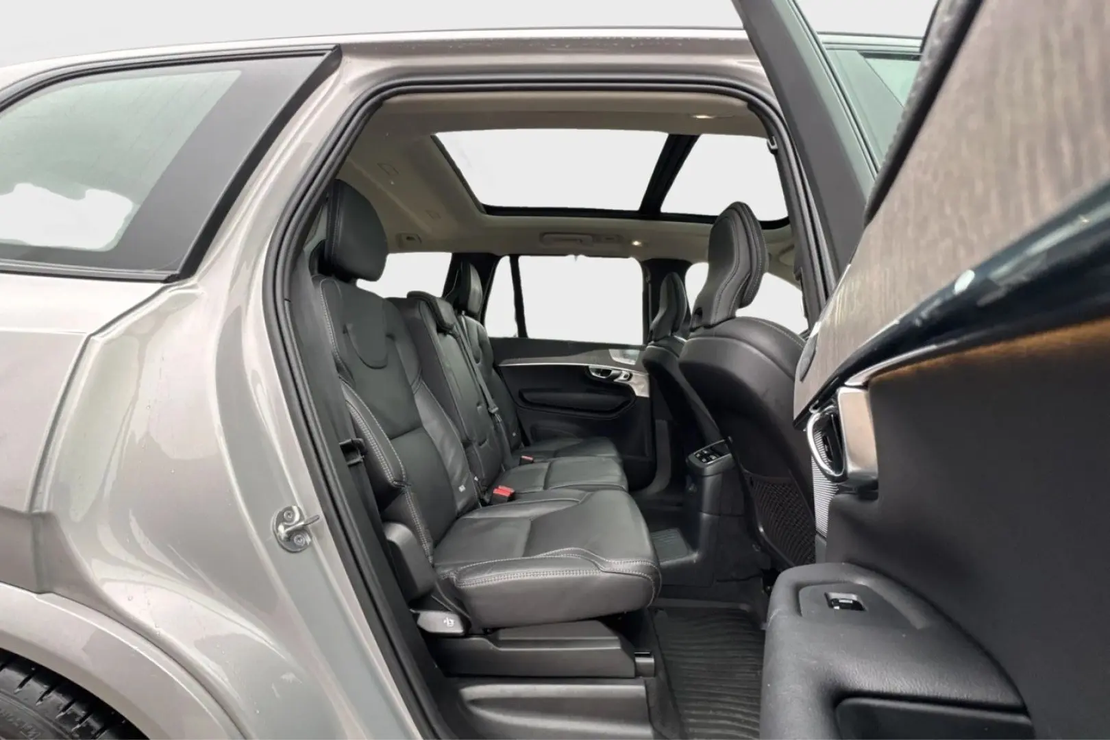 XC90 T8 AWD 456hp Plug-In ULT-Dark Recharge *VAT