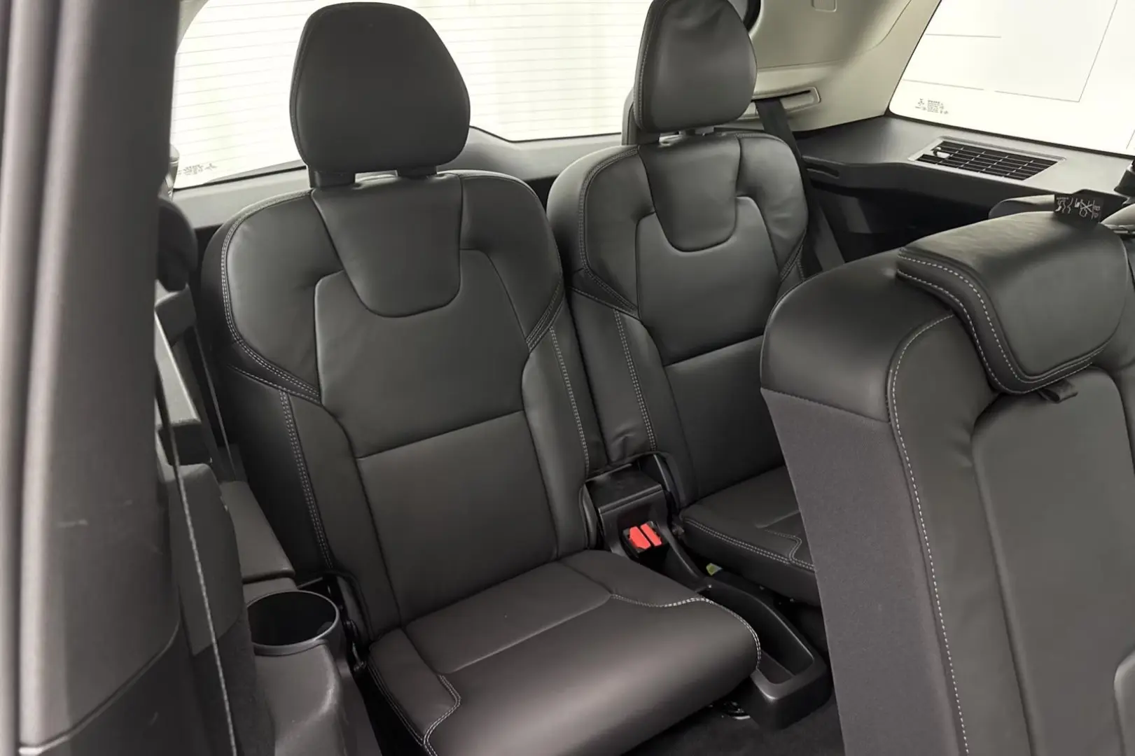 XC90 T8 AWD 456hp Plug-In ULT-Dark Recharge *VAT