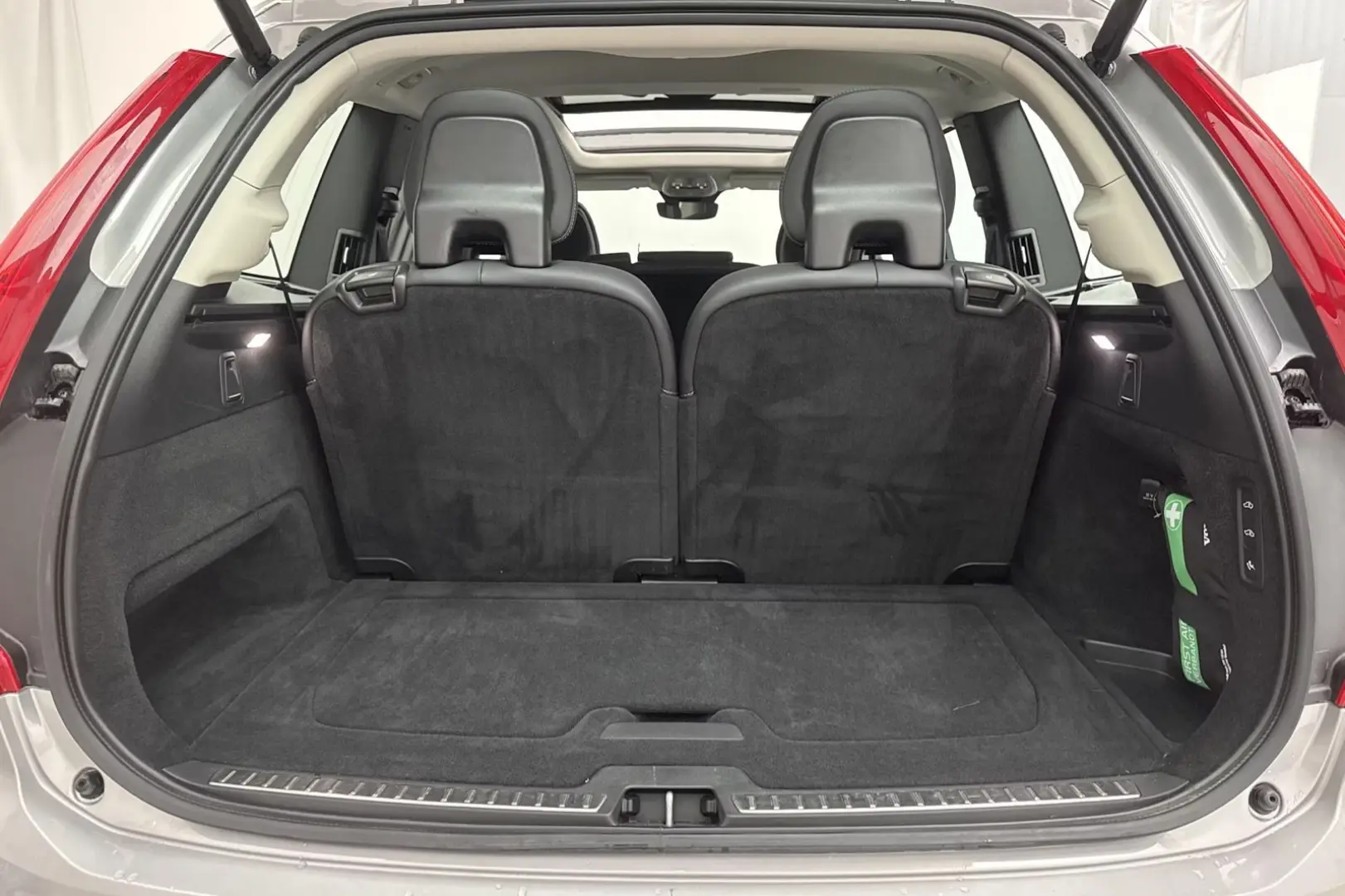 XC90 T8 AWD 456hp Plug-In ULT-Dark Recharge *VAT