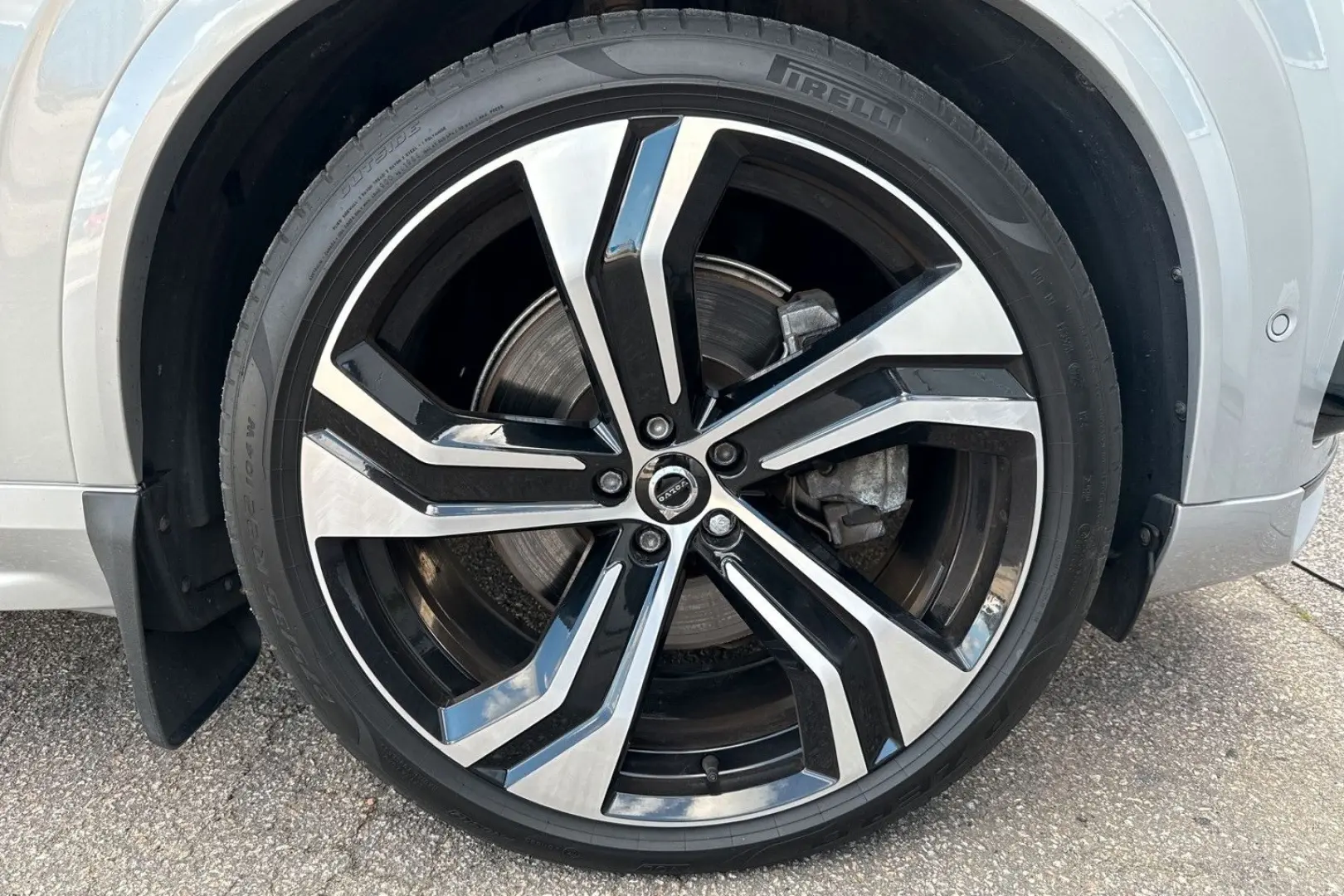 XC90 T8 AWD 456hp Plug-In ULT-Dark Recharge *VAT