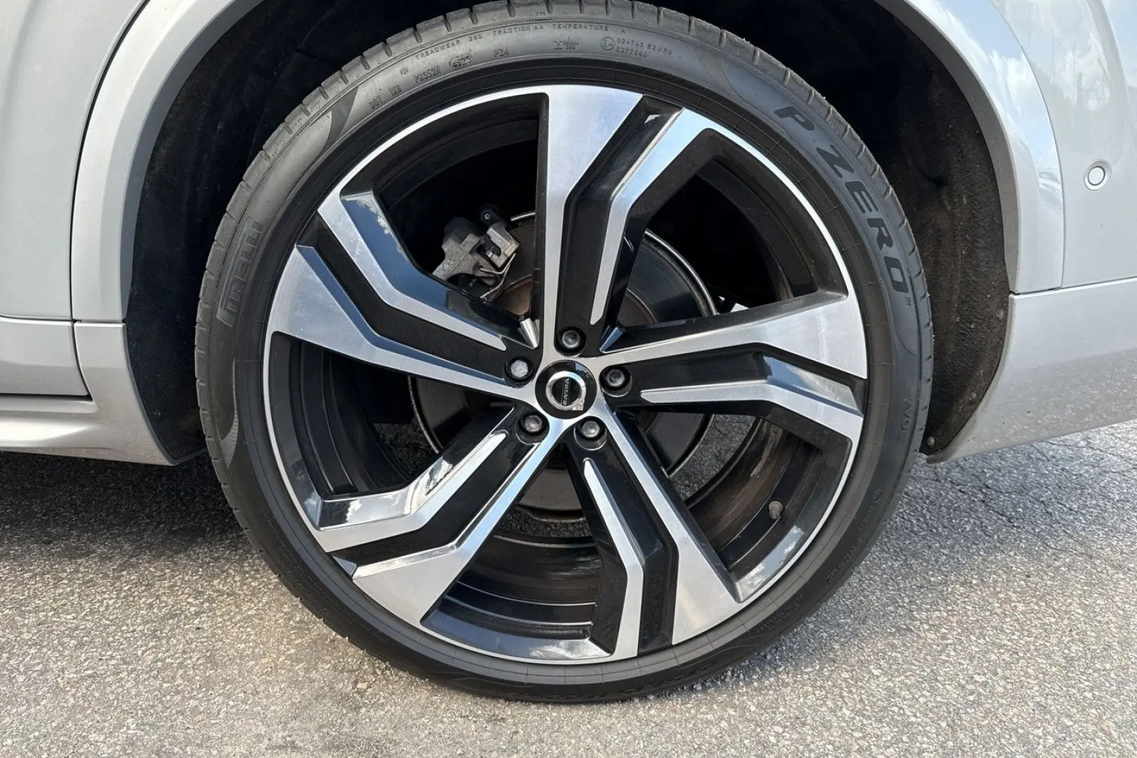 XC90 T8 AWD 456hp Plug-In ULT-Dark Recharge *VAT