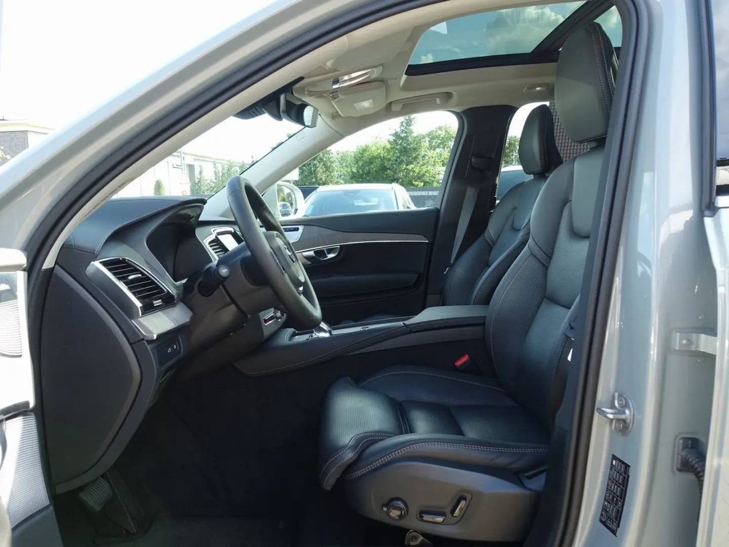 XC90 T8 AWD Plug-in Hybrid/FourC/HeadUp/AHK/B&W