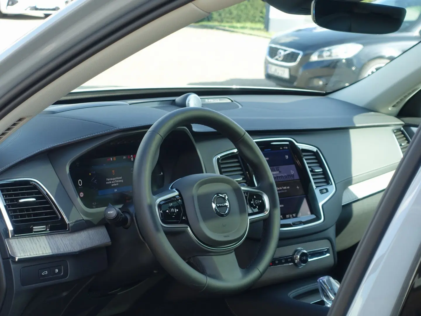 XC90 T8 AWD Plug-in Hybrid/FourC/HeadUp/AHK/B&W