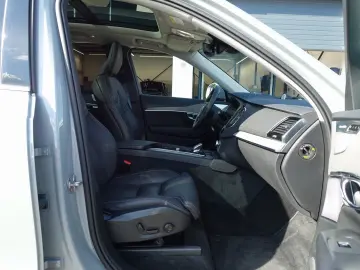 XC90 T8 AWD Plug-in Hybrid/FourC/HeadUp/AHK/B&W