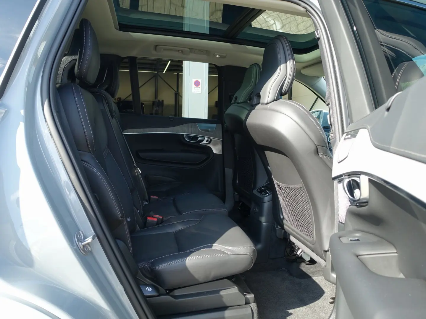 XC90 T8 AWD Plug-in Hybrid/FourC/HeadUp/AHK/B&W