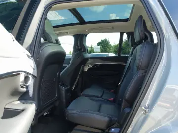 XC90 T8 AWD Plug-in Hybrid/FourC/HeadUp/AHK/B&W