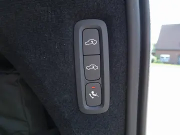 XC90 T8 AWD Plug-in Hybrid/FourC/HeadUp/AHK/B&W