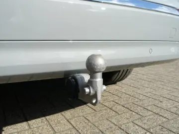 XC90 T8 AWD Plug-in Hybrid/FourC/HeadUp/AHK/B&W