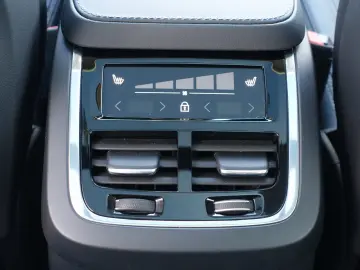 XC90 T8 AWD Plug-in Hybrid/FourC/HeadUp/AHK/B&W