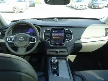 XC90 T8 AWD Plug-in Hybrid/FourC/HeadUp/AHK/B&W