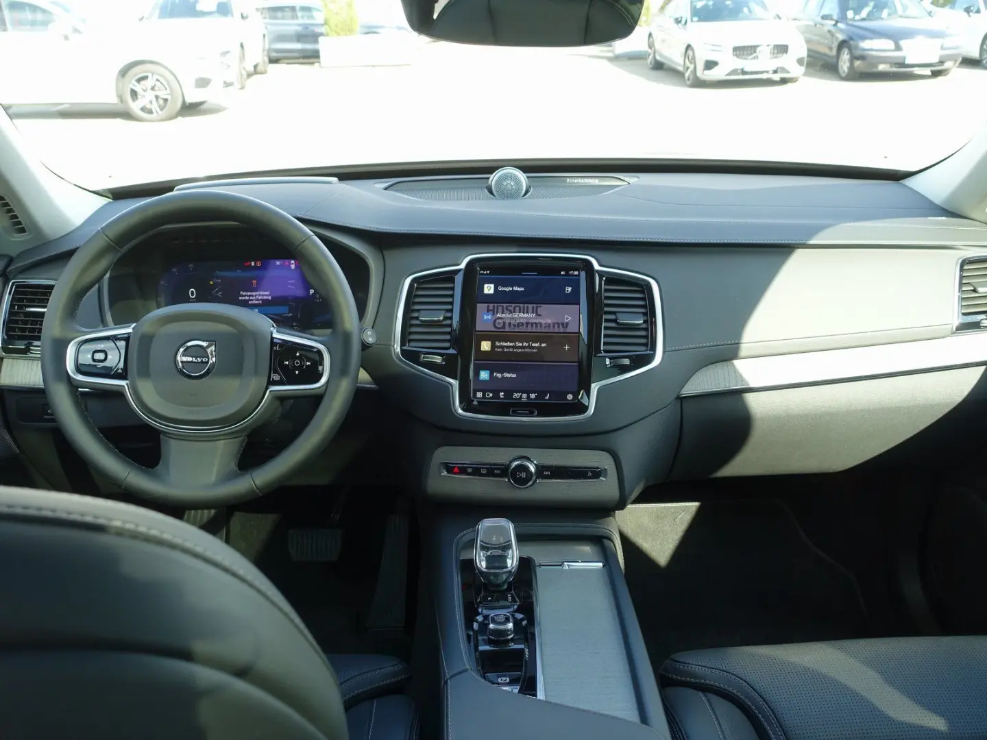 XC90 T8 AWD Plug-in Hybrid/FourC/HeadUp/AHK/B&W