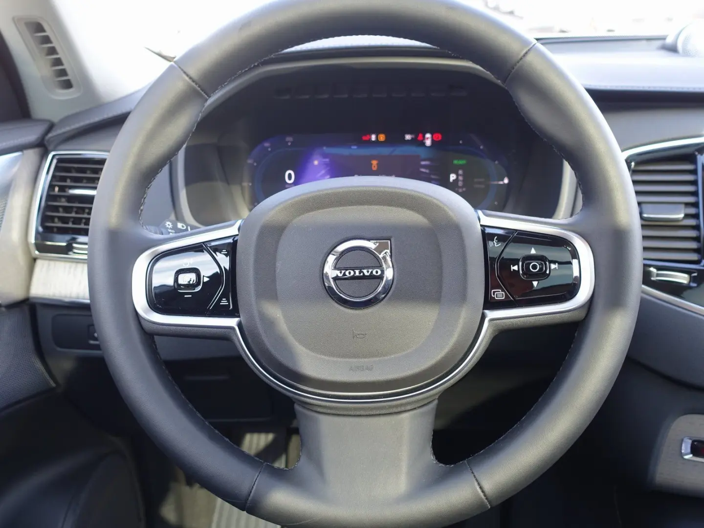 XC90 T8 AWD Plug-in Hybrid/FourC/HeadUp/AHK/B&W