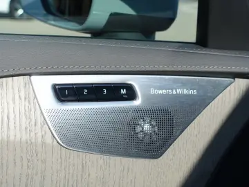 XC90 T8 AWD Plug-in Hybrid/FourC/HeadUp/AHK/B&W