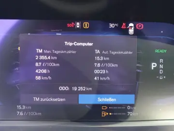 XC90 T8 AWD Plug-in Hybrid/FourC/HeadUp/AHK/B&W