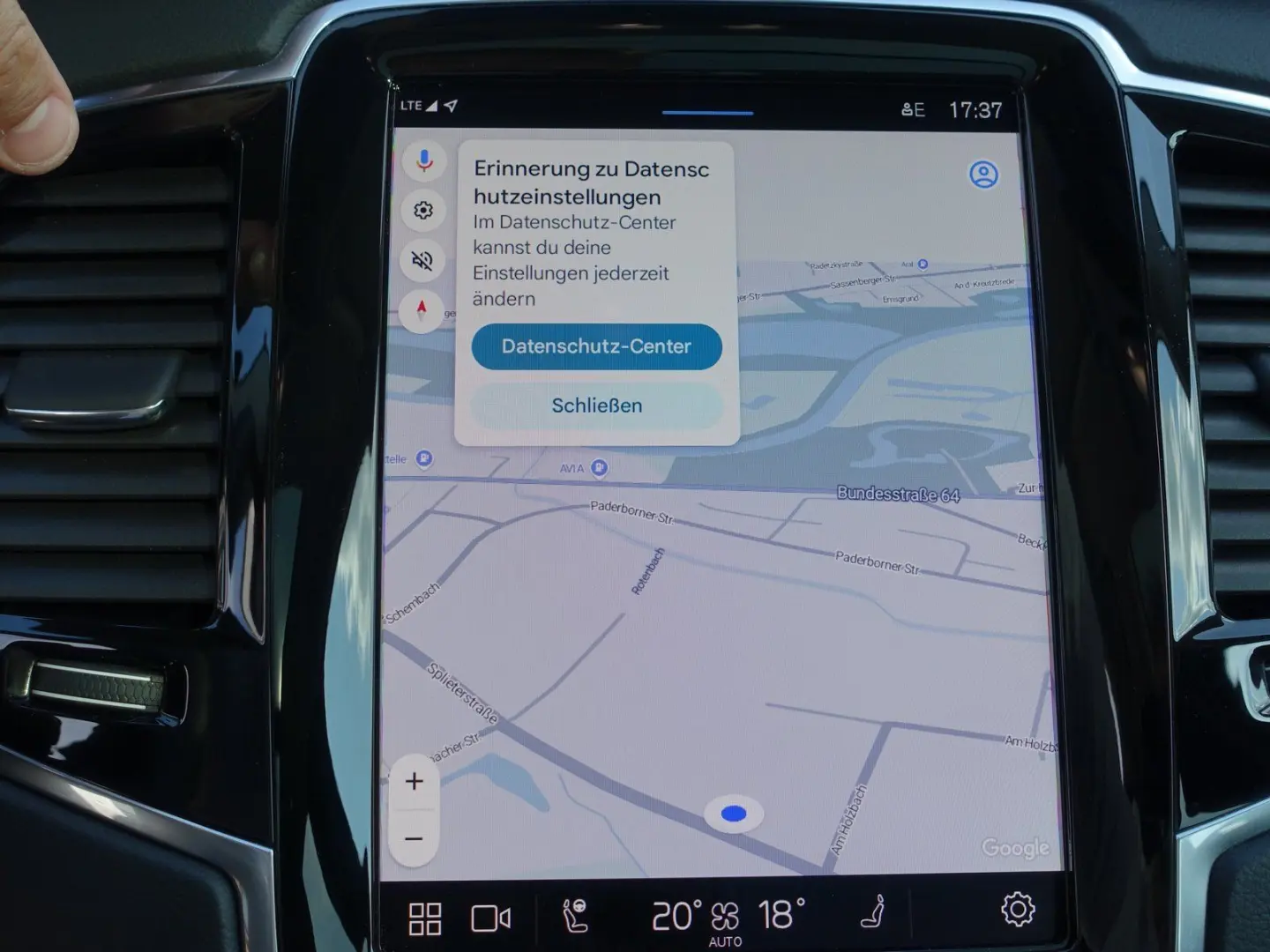 XC90 T8 AWD Plug-in Hybrid/FourC/HeadUp/AHK/B&W