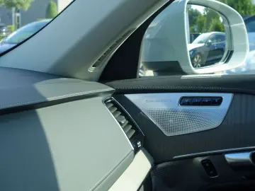 XC90 T8 AWD Plug-in Hybrid/FourC/HeadUp/AHK/B&W