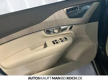 XC90 T8 AWD Plug-in Hybrid Ultra Dark