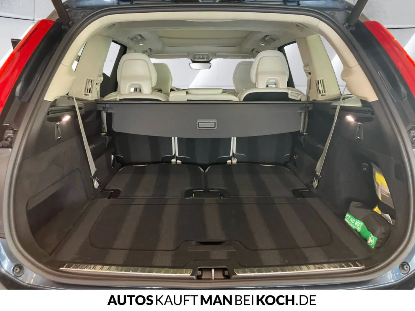 XC90 T8 AWD Plug-in Hybrid Ultra Dark