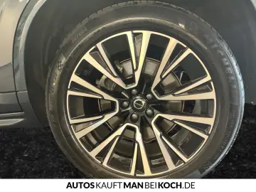 XC90 T8 AWD Plug-in Hybrid Ultra Dark