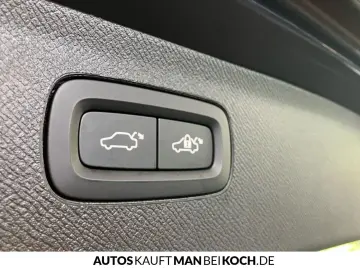 XC90 T8 AWD Plug-in Hybrid Ultra Dark