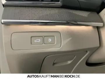 XC90 T8 AWD Plug-in Hybrid Ultra Dark