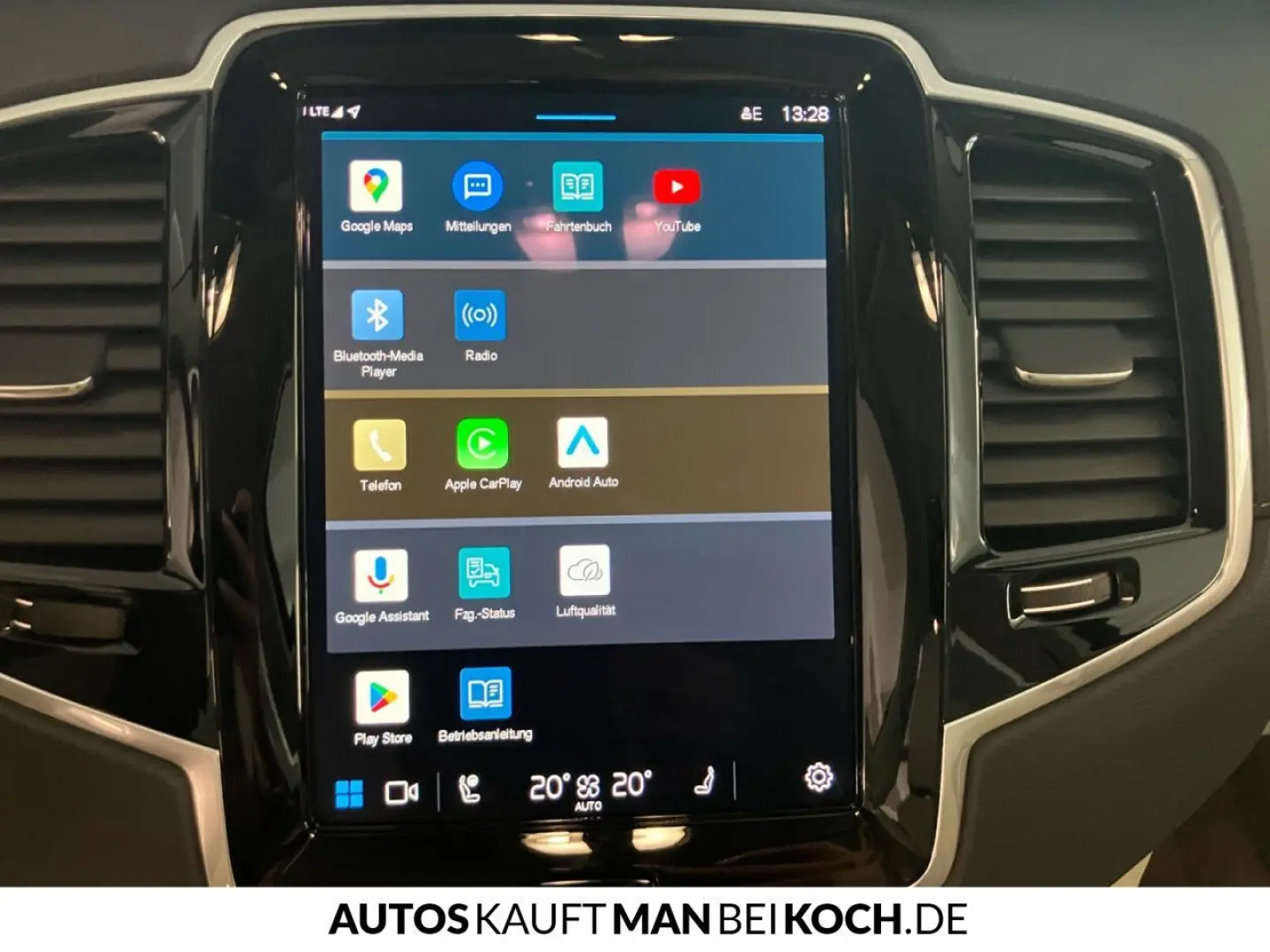 XC90 T8 AWD Plug-in Hybrid Ultra Dark