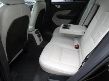 XC40 Recharge T4 Inscription Expression Automati