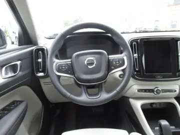 XC40 Recharge T4 Inscription Expression Automati