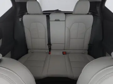 XC40 T4 Recharge Plus Bright 18