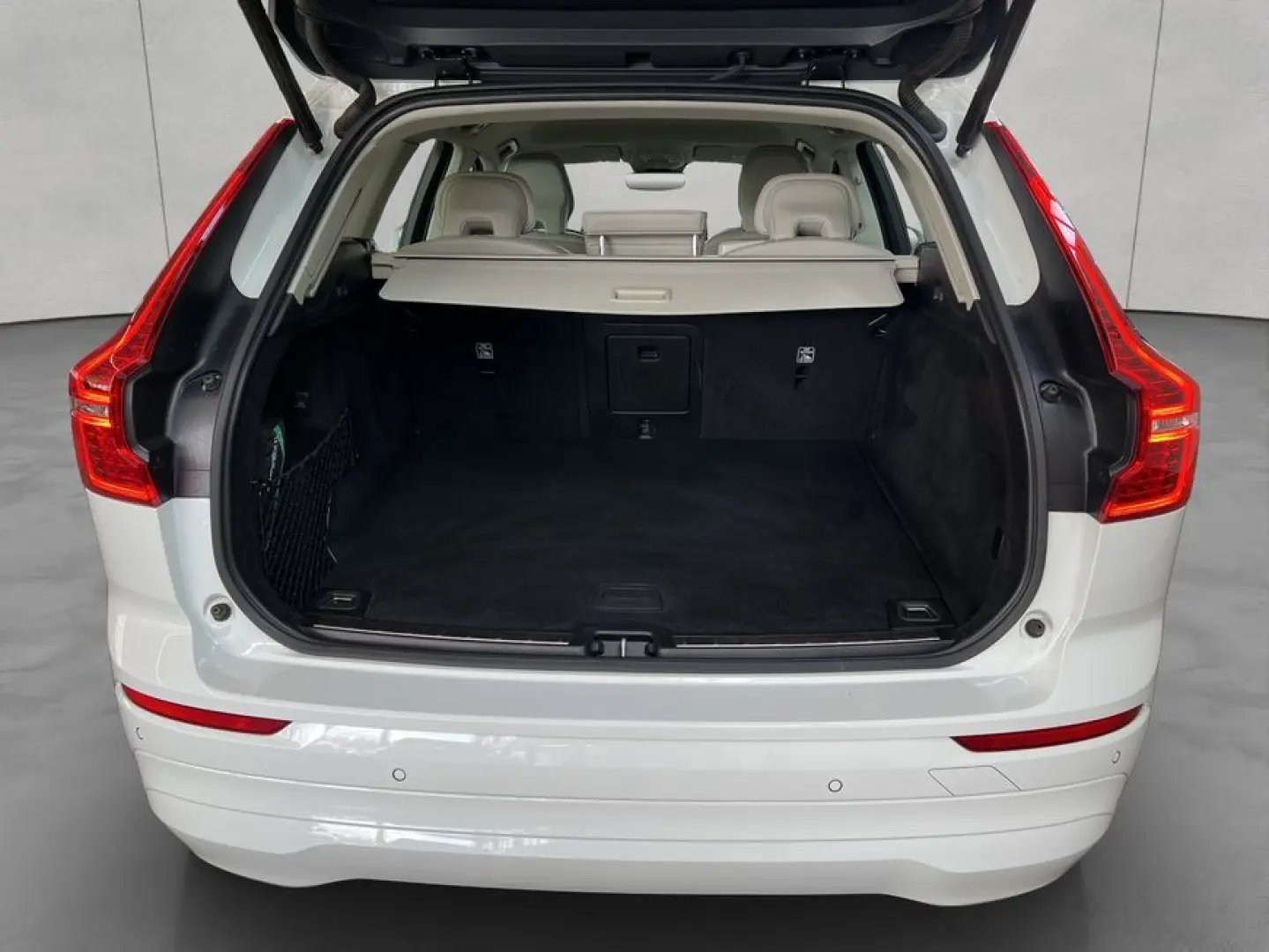 XC60 B4 D AWD Momentum-Pro Leder-Hell-Beige UA00
