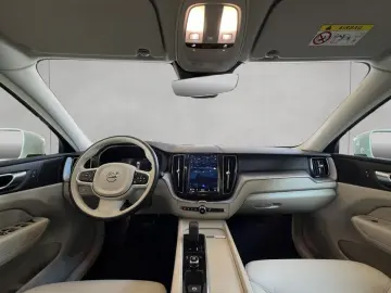 XC60 B4 D AWD Momentum-Pro Leder-Hell-Beige UA00