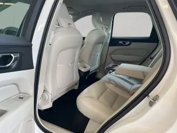 XC60 B4 D AWD Momentum-Pro Leder-Hell-Beige UA00