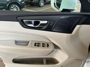 XC60 B4 D AWD Momentum-Pro Leder-Hell-Beige UA00