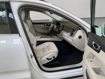 XC60 B4 D AWD Momentum-Pro Leder-Hell-Beige UA00
