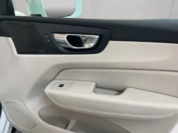XC60 B4 D AWD Momentum-Pro Leder-Hell-Beige UA00